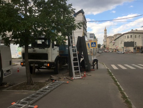 Перевозка лед экранов