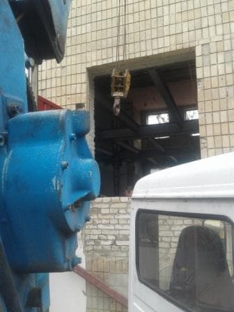 Перевозка оборудования манипулятором в Харькове